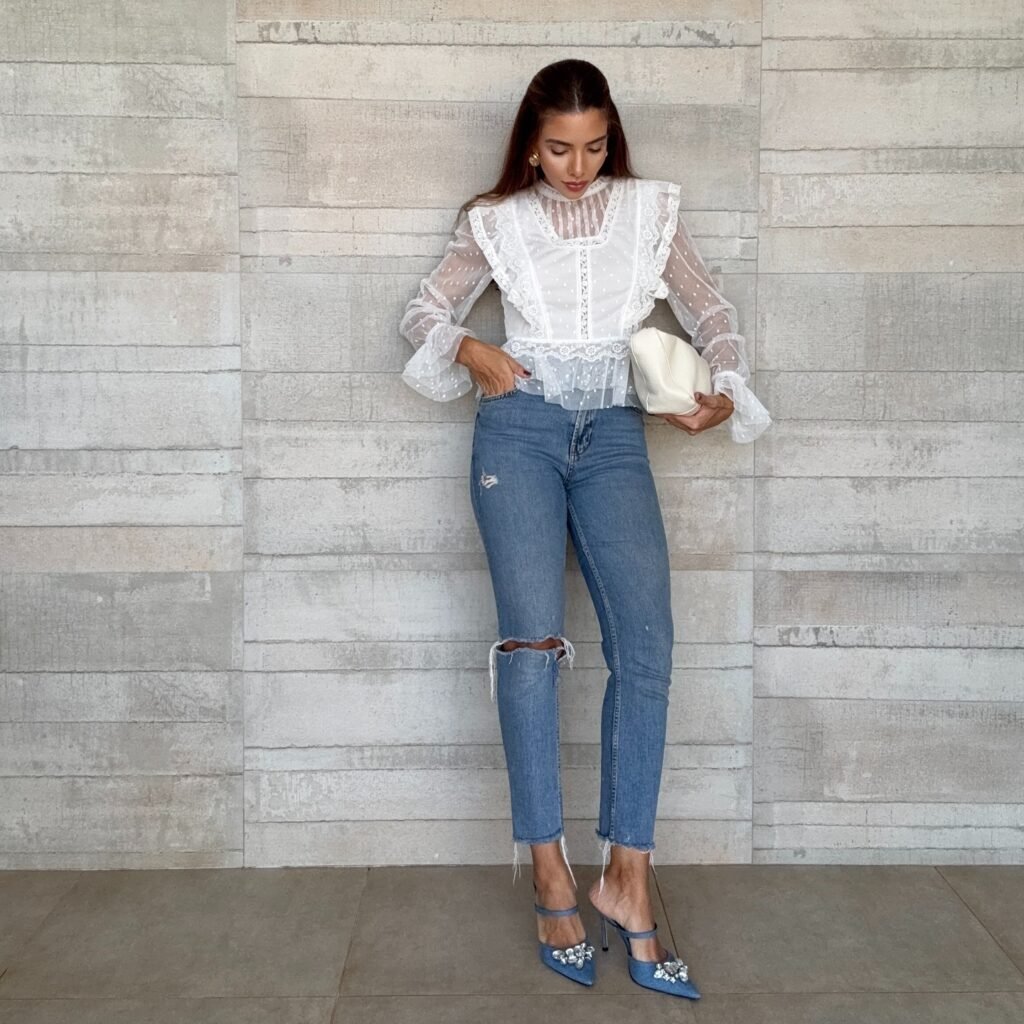 Blusa Tule Poa com Renda Manga Longa