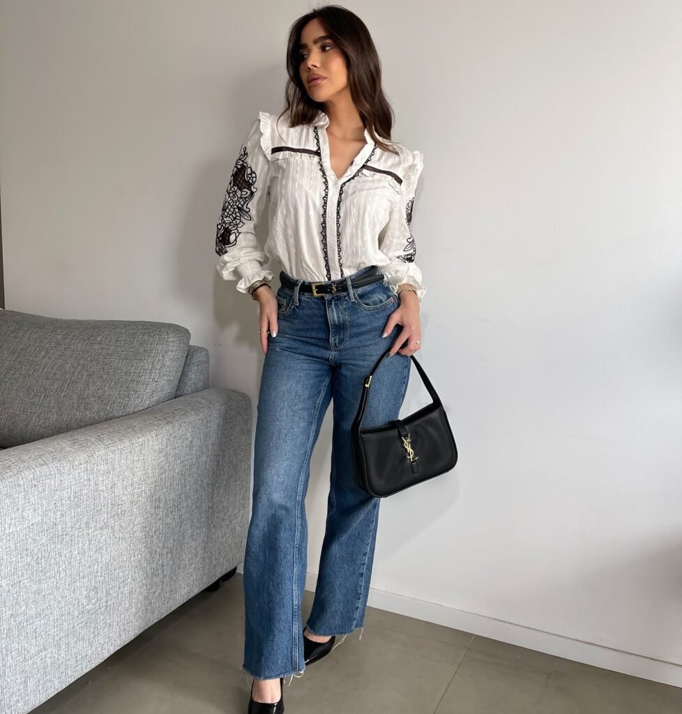 Camisa Bordado Floral Manga Longa Branca e Preta