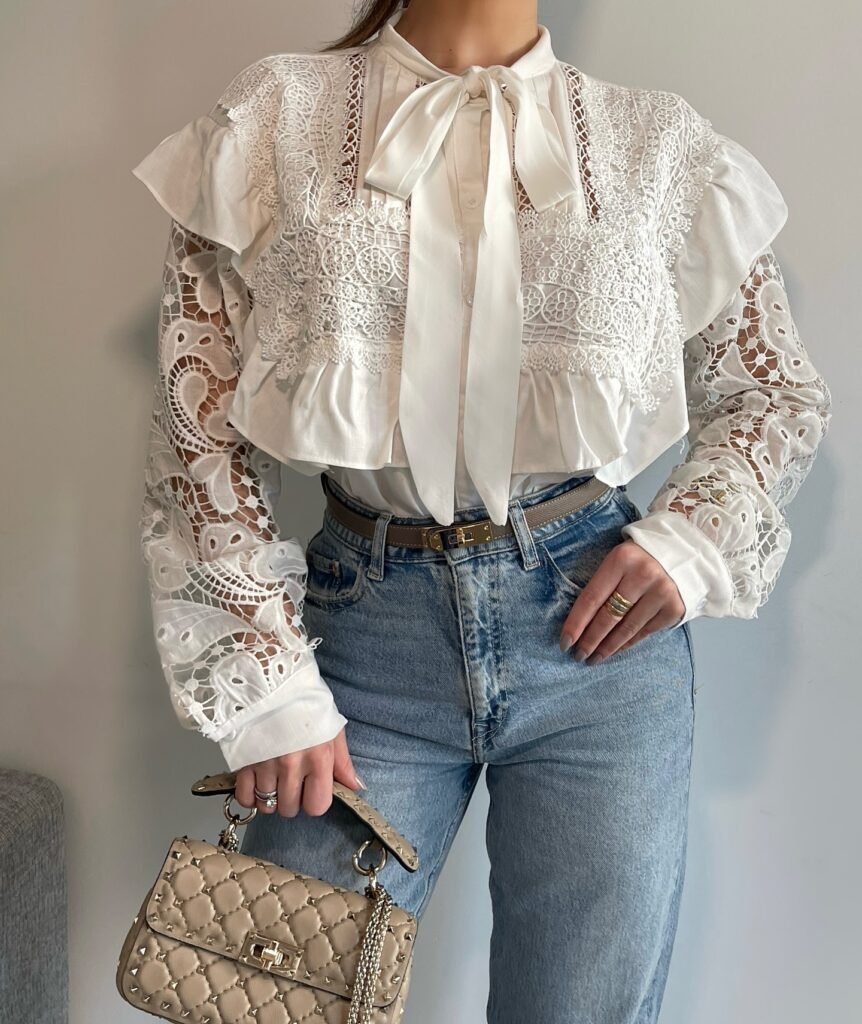 Camisa Laise com Laco Babado Manga Longa