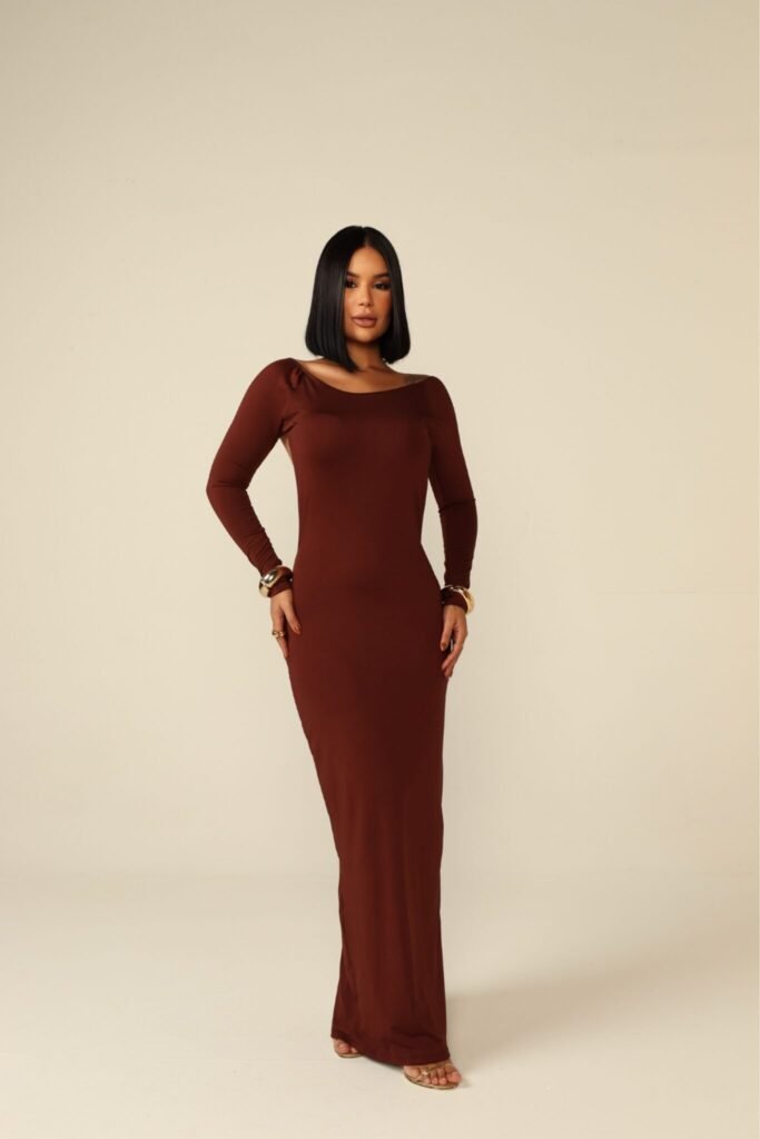 Vestido Longo e Costas Nua Bia