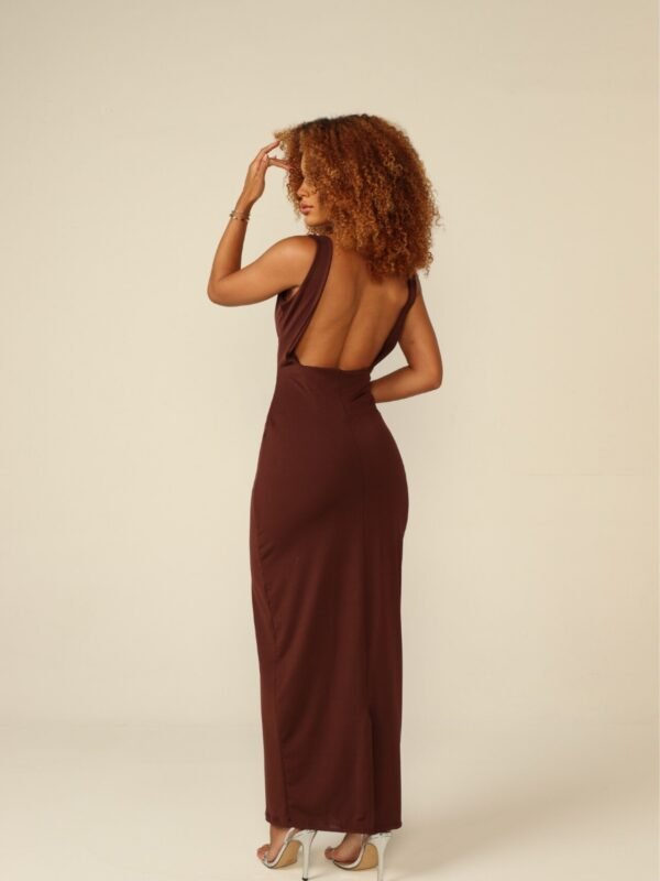 Vestido Longo com Costa Aberta Morena Marrom