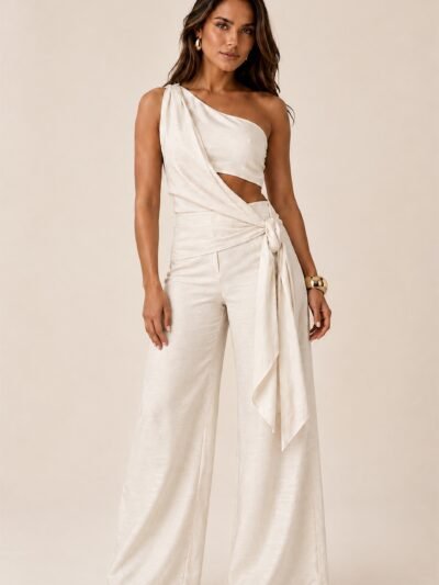Conjunto multiforme off white com faixa de um ombro e nó lateral
