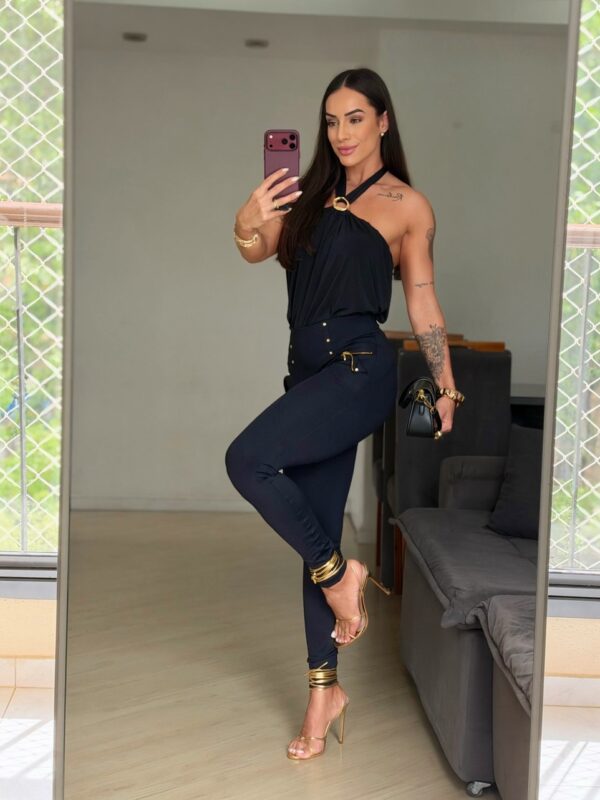Calça Skinny Escura com Botões e Fenda