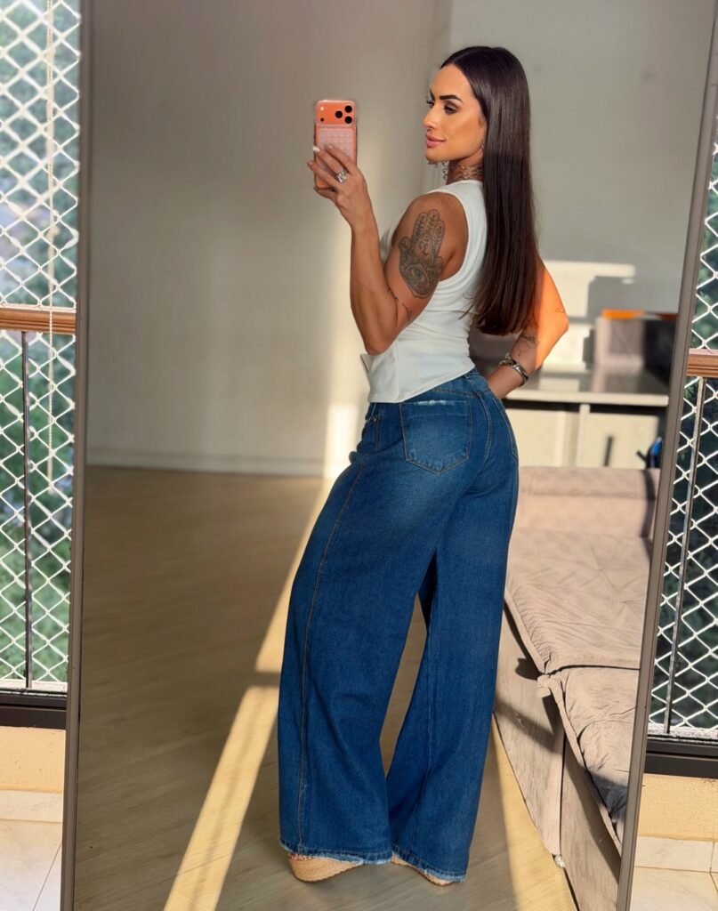 Calça Wide Leg Jeans com Recorte