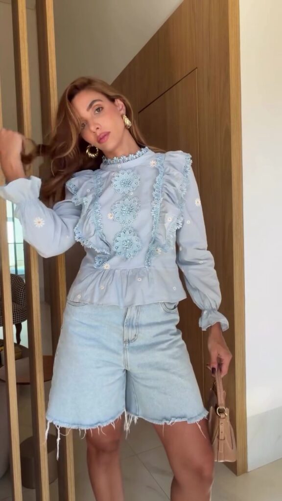 Camisa Azul Delicada