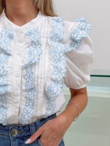 Blusa Babados Azul e Branco