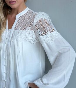 Blusa Recortes Renda Manga Longa