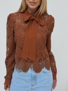 Blusa Renda Caramelo Laço
