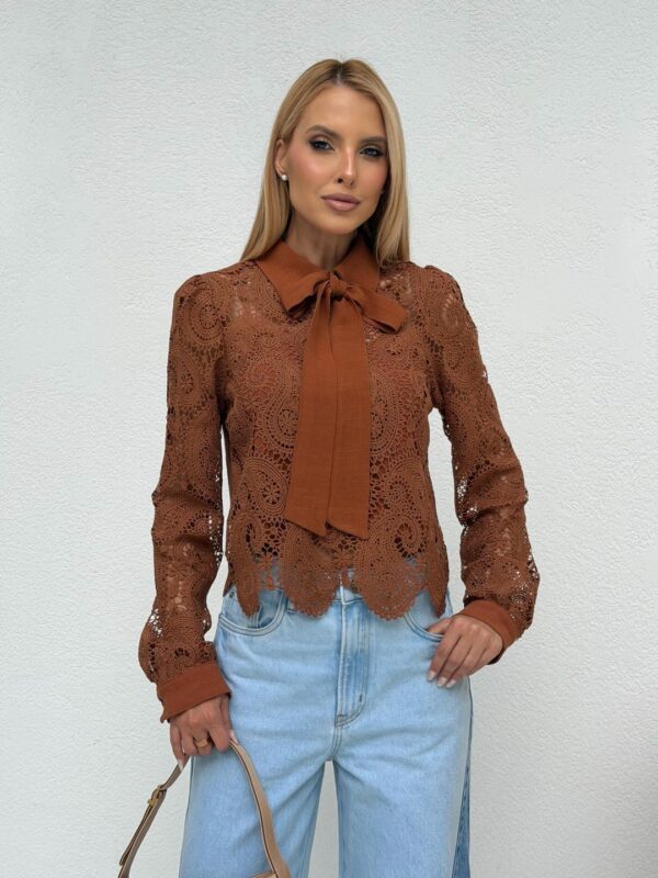 Blusa Renda Caramelo Laço