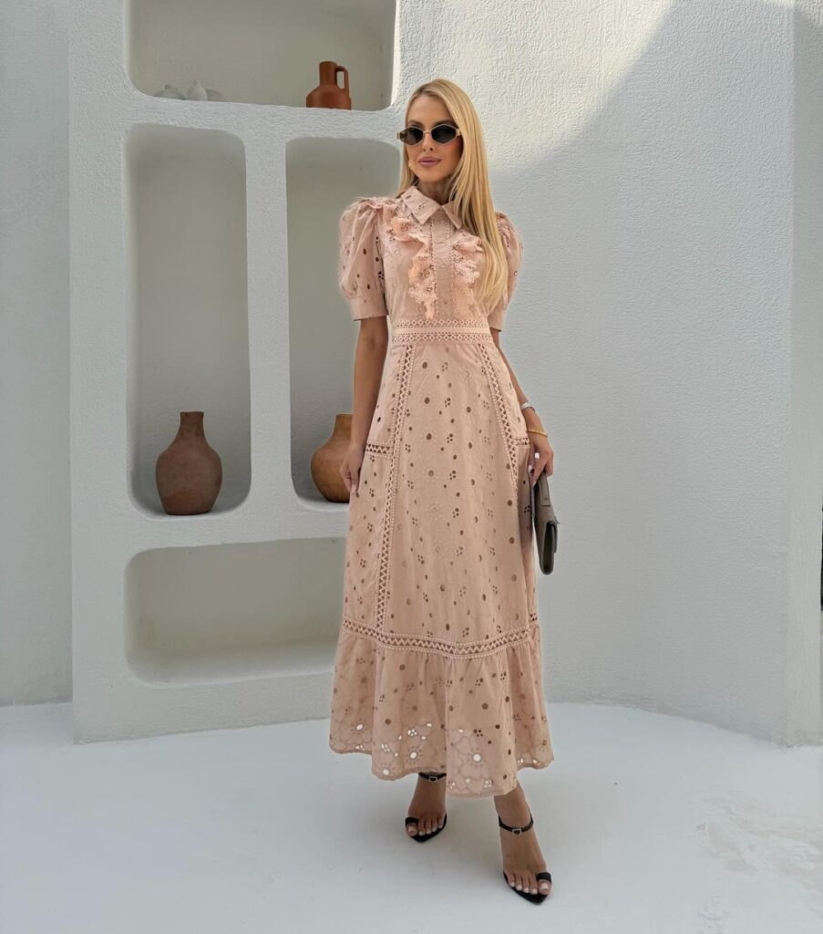 Vestido Longo Bege Romântico