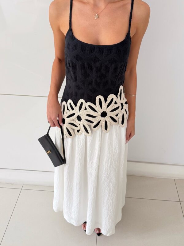 Vestido Preto Bordado Flores