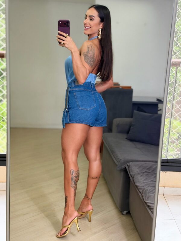 Short Jeans Escuro com Botões